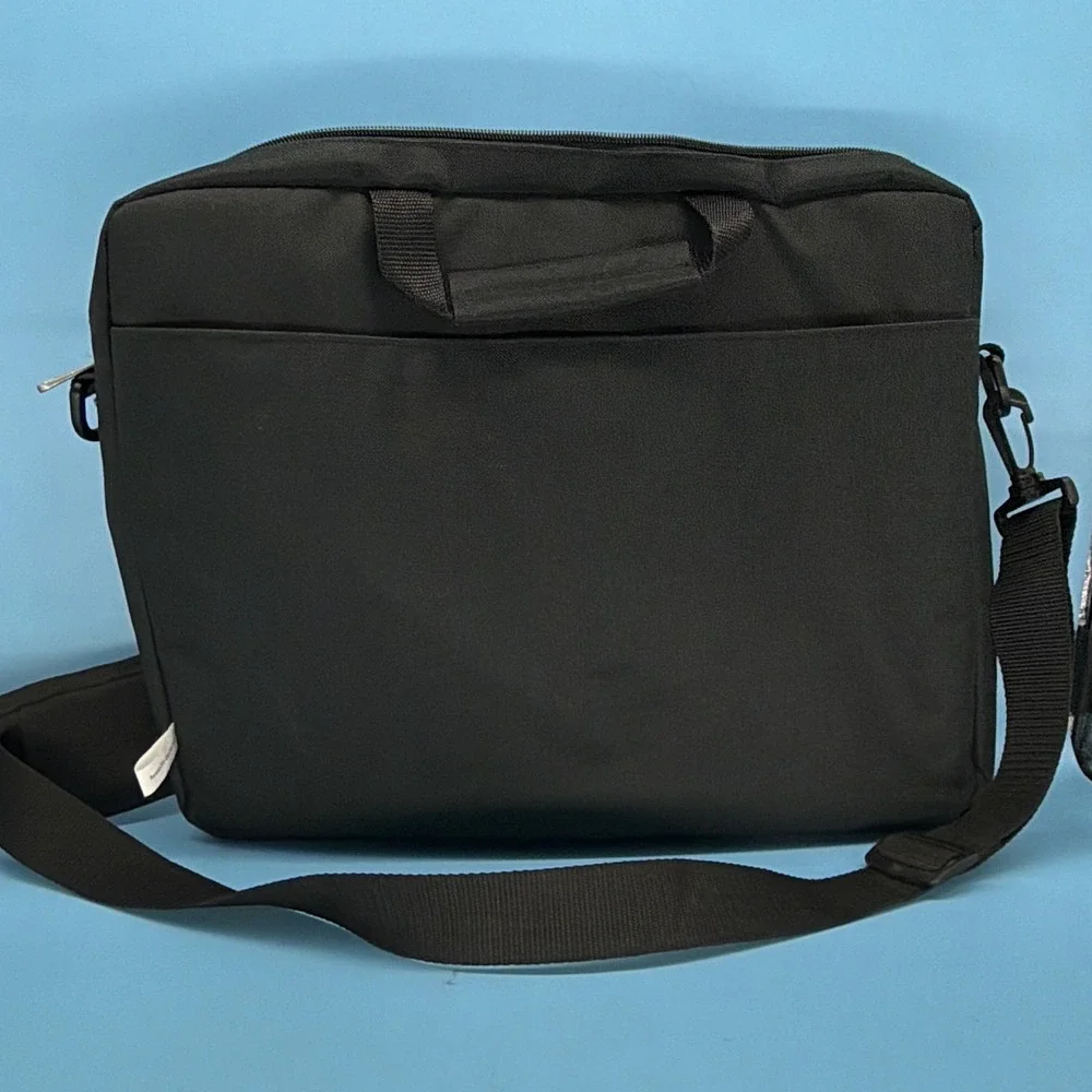 Kensington Simply Portable SP10 15.6 Laptop Bag Sleeve Case Black Shoulder Strap